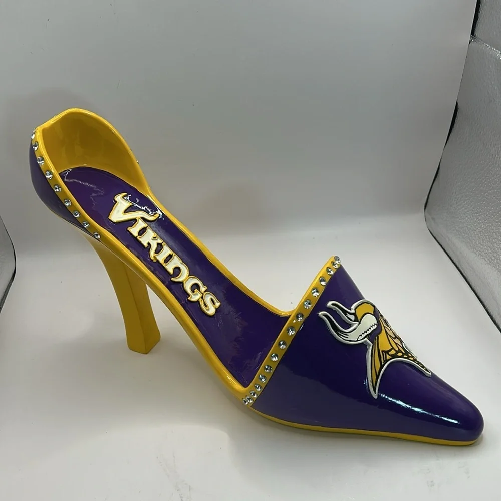 Minnesota Vikings wine bottle holder. 💜🍾